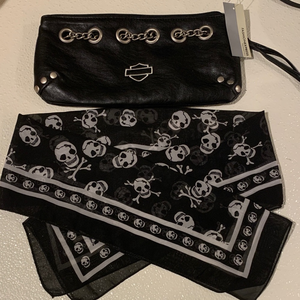 Black Chain Clutch and Skull Scarf det